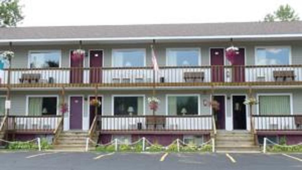 Legacy Inn & Suites Of بحيرة جورج المظهر الخارجي الصورة